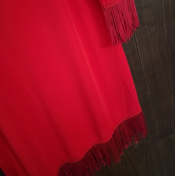 Pretty red dress - Picture 4 of 4